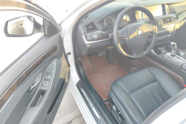 Used BMW 5 Series 2014 525Li Leading Model
