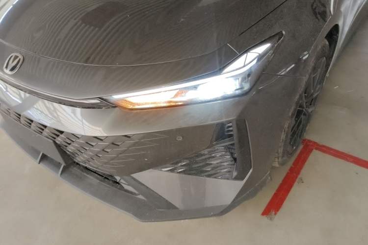 Used Changan UNI-V 2024 1.5T Prestige Edition