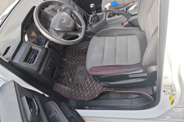 Used Wuling Hongguang PLUS 2019 1.5T Manual Standard Version 7 Seats
