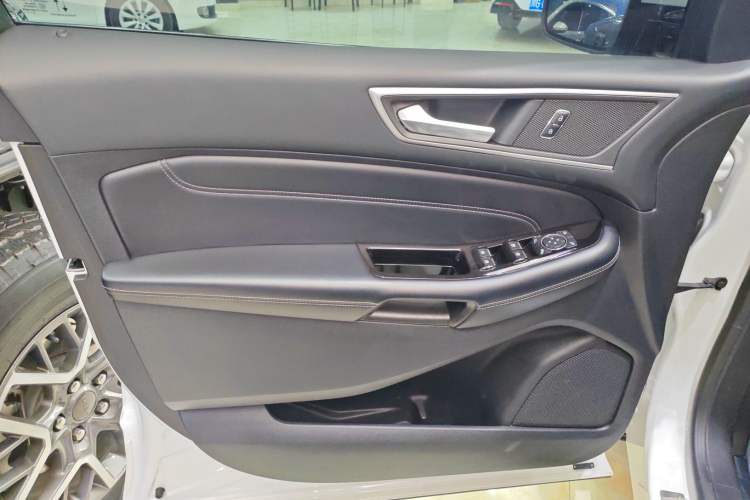 Used Ford Edge 2021 PLUS EcoBoost 245 Two-Wheel-Drive Platinum Edition 5 Seats
