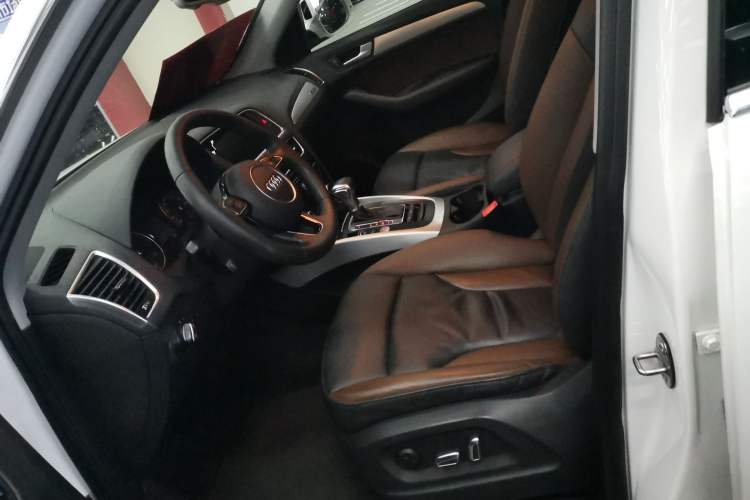 Used Audi Q5 2017 Plus 40 TFSI Technology Model
