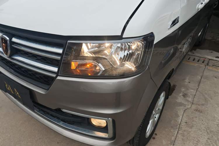 Used Jinbei New Hiace X30L 2024 Wealth Edition Passenger Vehicle 5/6/7 Seater