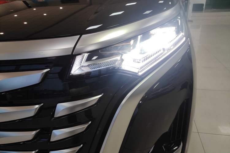 Used Denza D9 2024 DM-i 1050 Luxury Model