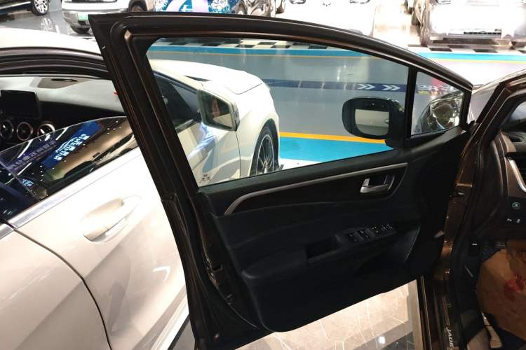 Used Honda Jade 2013 1.8L CVT Luxury Edition 5 seats
