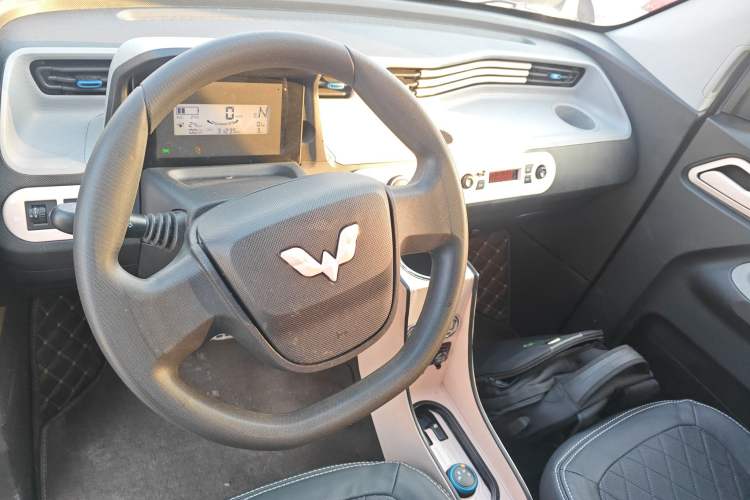 Used Wuling Hongguang MINIEV 2022 Easy Version Lithium Iron Phosphate