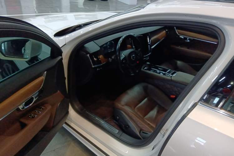 Used Volvo S90 New Energy 2022 T8 eDrive Hybrid Luxury Edition
