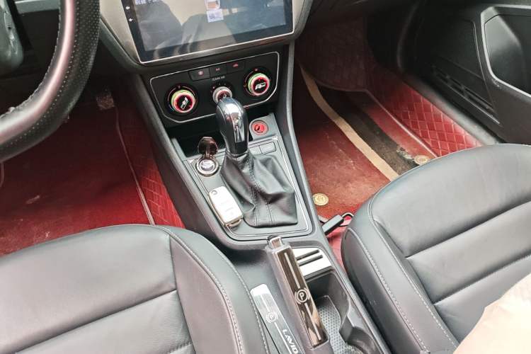 Used Volkswagen Lavida 2017 1.6L Automatic Comfort Edition
