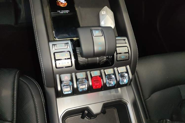 Used  Titanium 3 2025 501 km All-Wheel Drive Intelligent Driving Max Edition
