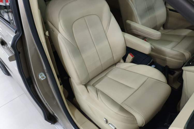 Used Buick GL8 2023 ES Lu Zun Deluxe Model
