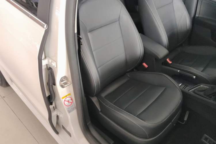 Used Volkswagen Lavida 2015 1.6L Automatic Comfort Edition
