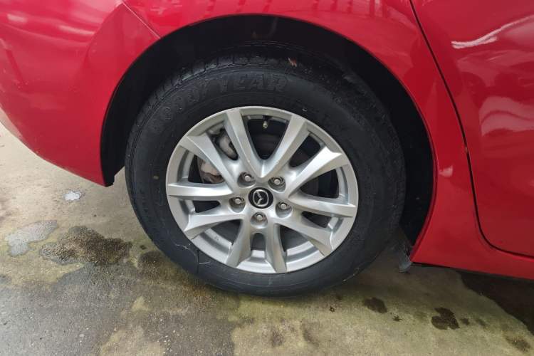 Used Mazda Mazda 3 Axela 2016 Sedan 1.5L Automatic Luxury Model