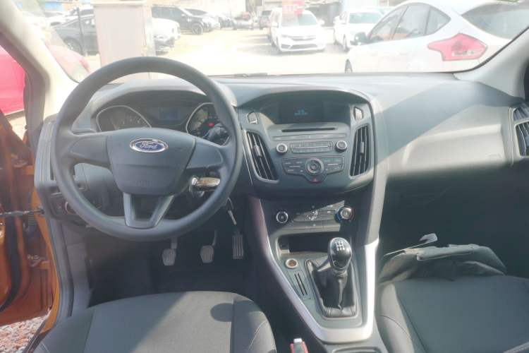 Used Ford Focus 2015 Hatchback 1.6L Manual Comfort Edition
