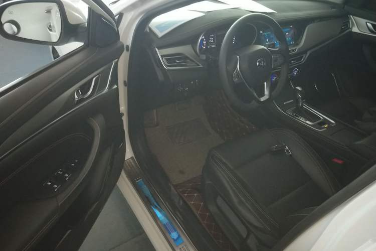 Used Changan Eado 2018 High-Energy Edition 1.6L GDI Automatic Pioneer Model China V Standard
