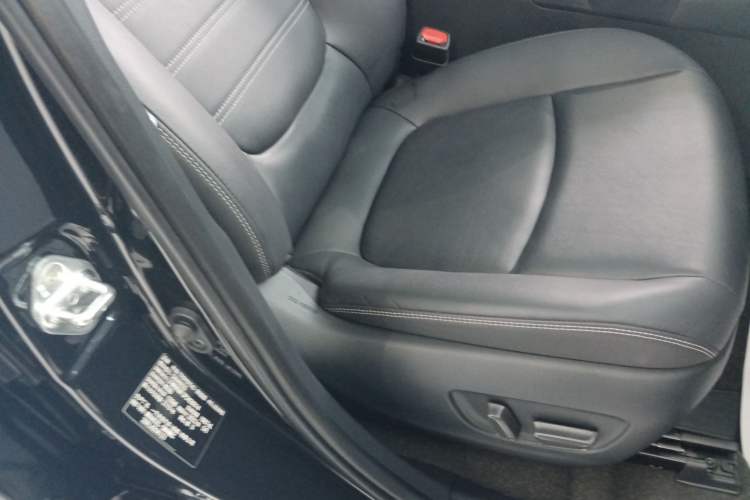 Used Toyota RAV4 2023 2.0L CVT Two-Wheel Drive Fashion Plus Edition
