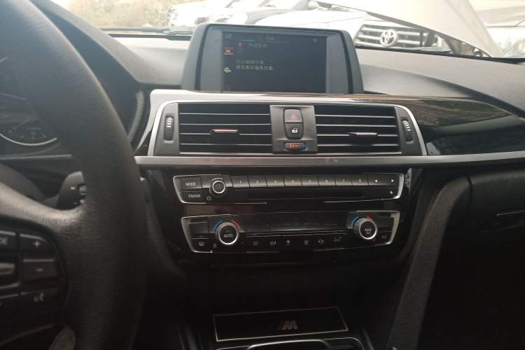 Used BMW 3 Series 2017 320Li Fashion Model
