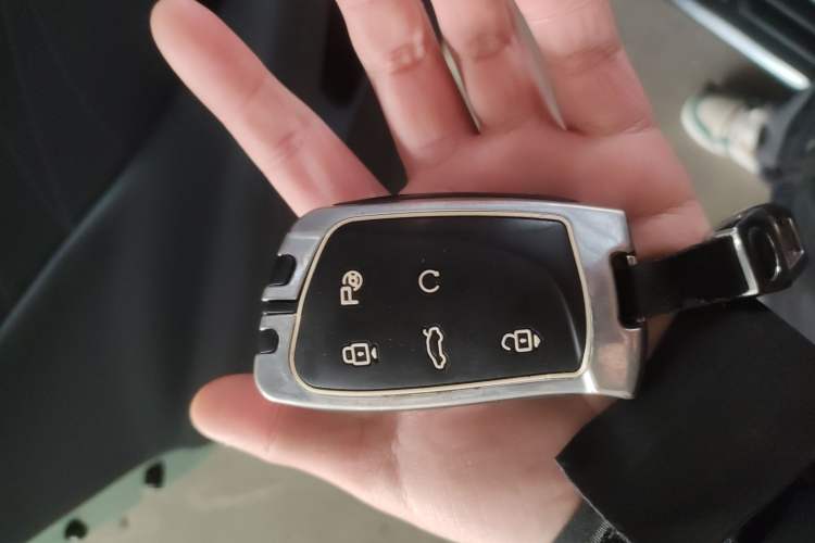 Used Dongfeng Aeolus Huge 2022 Mach Dual-Motor 1.5T MHD Dare-to-Dream Edition