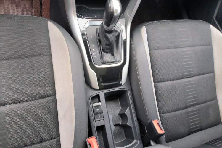 Used Volkswagen T-ROC 2021 280TSI DSG Two-Wheel Drive Elite Connect Edition