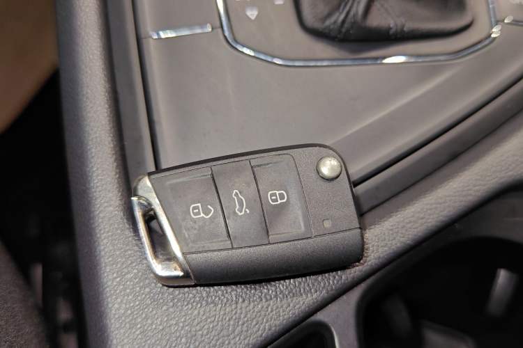 Used Volkswagen Tiguan L 2017 330TSI Automatic Two-Wheel Drive Luxury Edition
