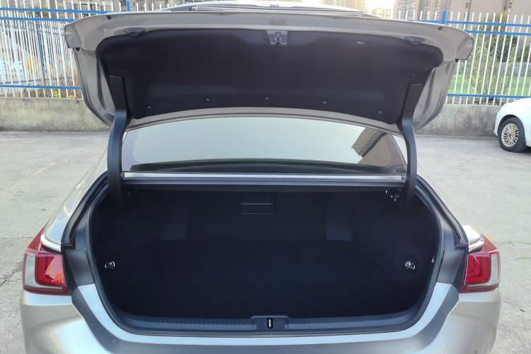 Used Lexus ES 2023 200 Excellence Edition
