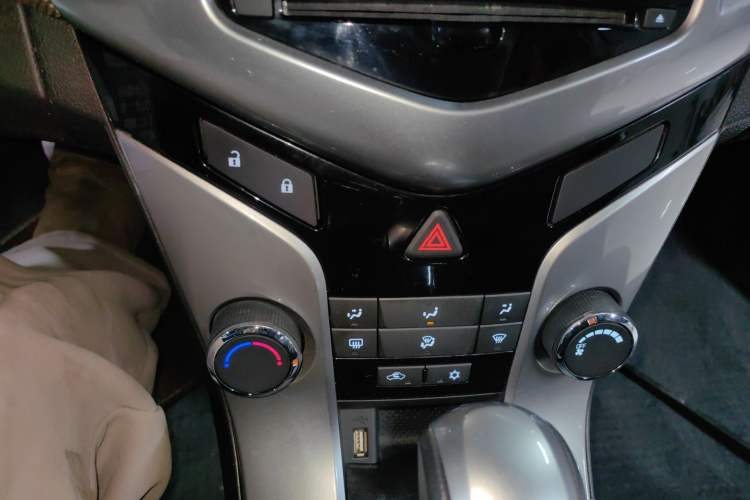 Used Chevrolet Cruze 2013 Hatchback 1.6L Automatic Luxury Model
