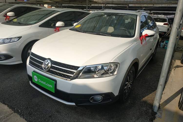 Used Volkswagen Cross Lavida 2014 1.6L Automatic