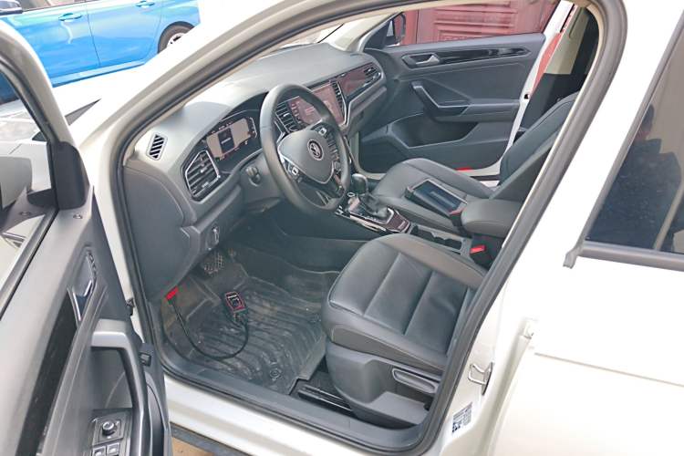 Used Volkswagen T-ROC 2021 280TSI DSG Two-Wheel Drive Comfort Connect Edition