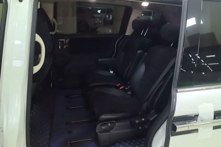 Used Honda Elysion 2016 2.4L Classic Edition
