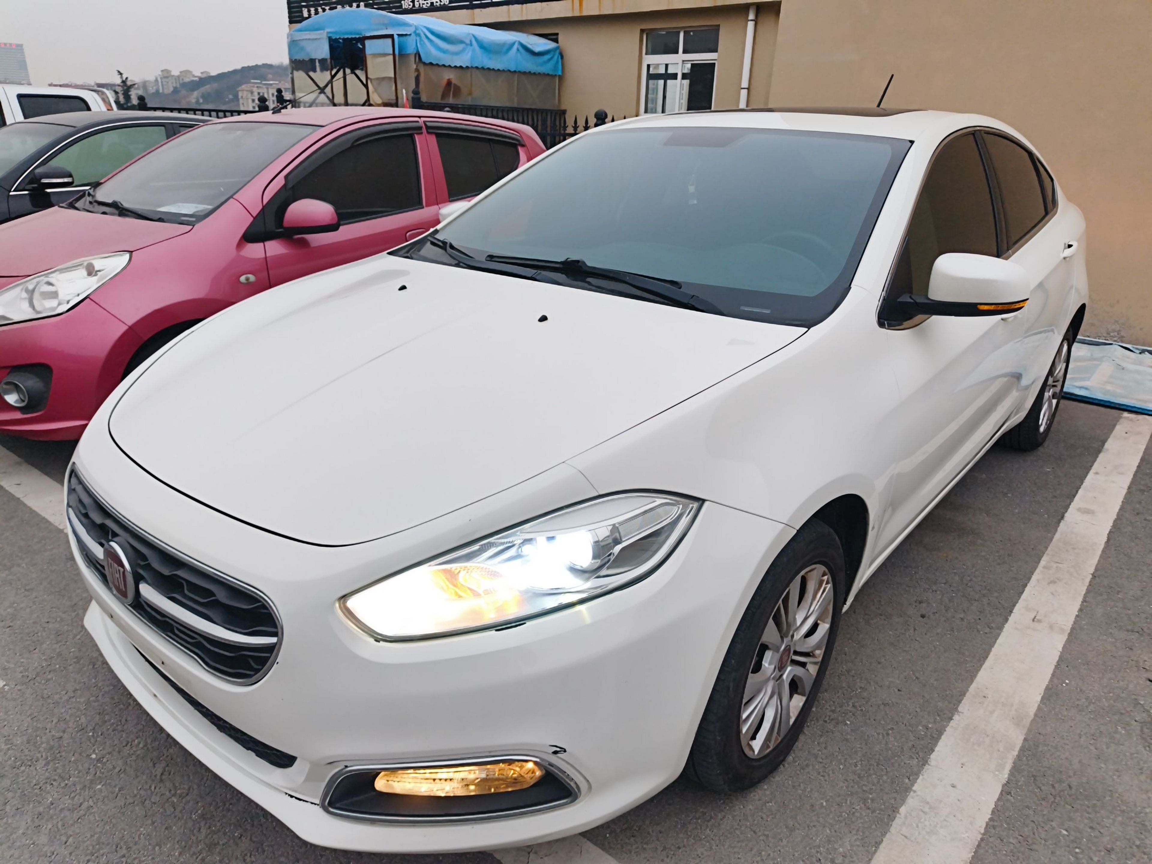 Под передней частью автомобиля