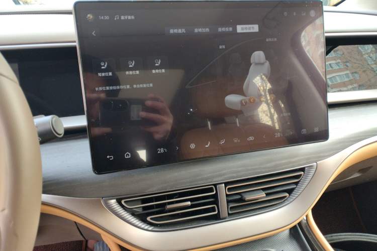 Used Denza D9 2022 DM-i 970 Four-Wheel Drive Flagship Model
