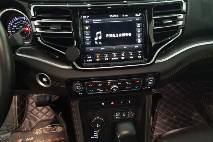 Used  Grand Commander 2018 2.0T Four-Wheel Drive Smart Enjoyment Version China V Emission Standard
