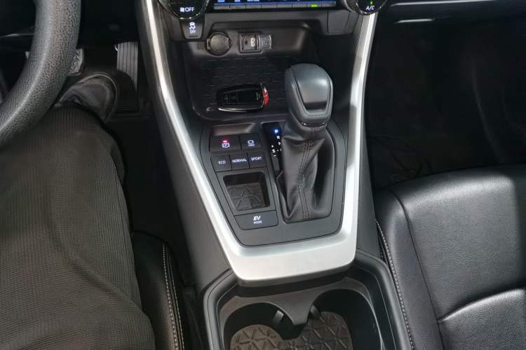 Used Toyota RAV4 2020 Dual-Engine 2.5L E-CVT Two-Wheel Drive Elite Edition
