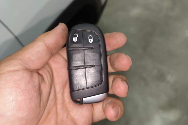 Used  Compass 2019 220T Automatic Enjoyment Version
