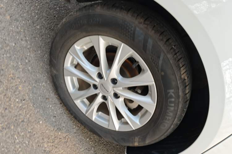 Used Roewe i5 2023 1.5L Manual Comfort Edition
