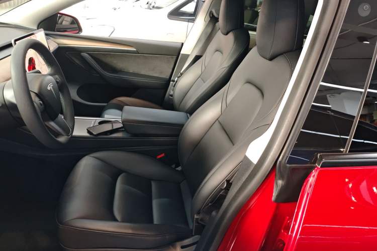 Used Tesla Model Y 2021 Long-Range All-Wheel-Drive Version 3D7
