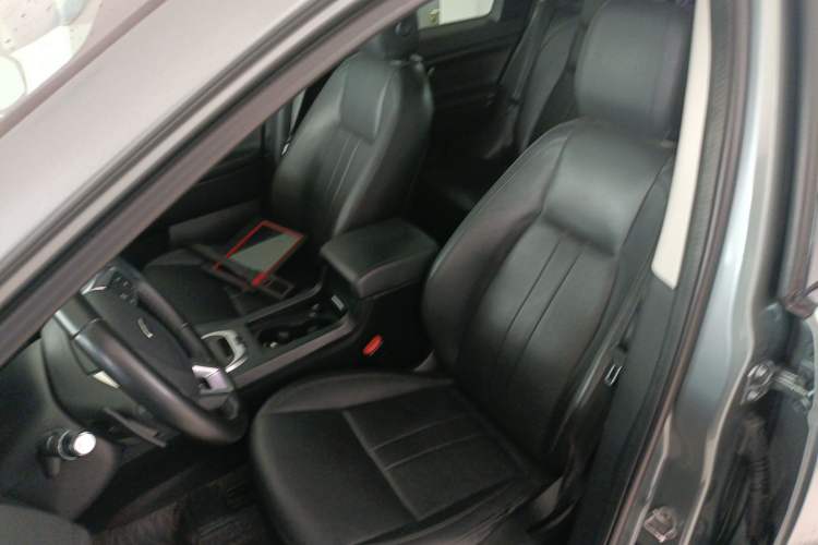 Used Land Rover Discovery Sport 2019 240 PS SE Version China VI Standard
