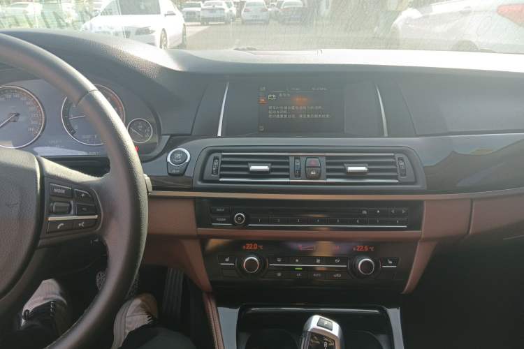 Used BMW 5 Series 2014 525Li Leading Model
