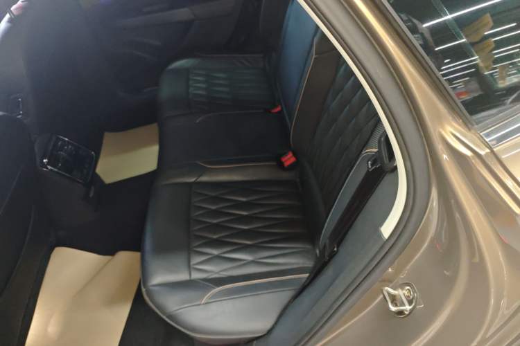 Used Volkswagen Passat 2019 330TSI Luxury Edition China VI Standard
