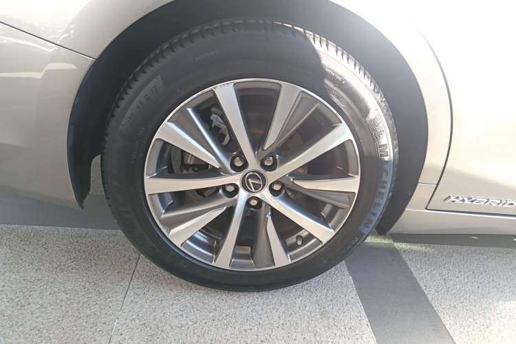 Used Lexus ES 2020 300h Premier Edition
