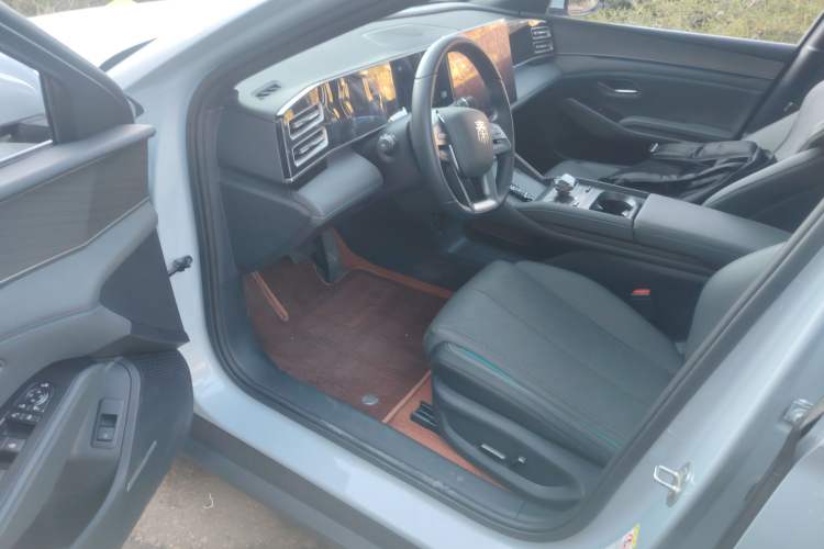 Used BYD Qin L 2025 DM-i Smart Drive 120KM Excellence Model