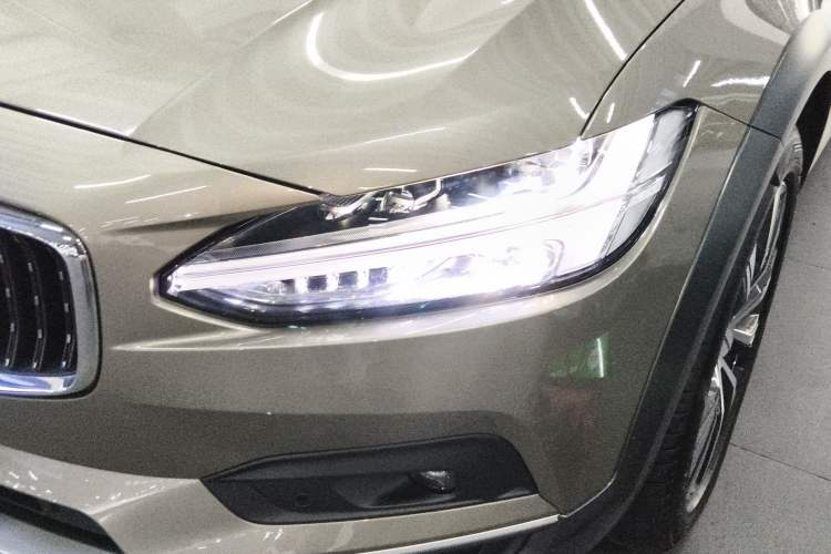 Used Volvo V90 2021 Cross Country B5 AWD Smart Range Edition
