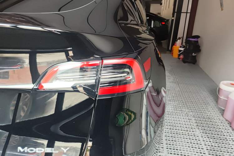 Used Tesla Model Y 2021 Long-Range All-Wheel-Drive Version
