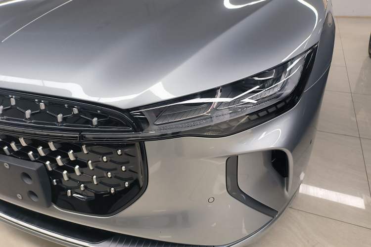 Used Lincoln Z 2024 2.0T Two-Wheel Drive Prestige Hybrid Version