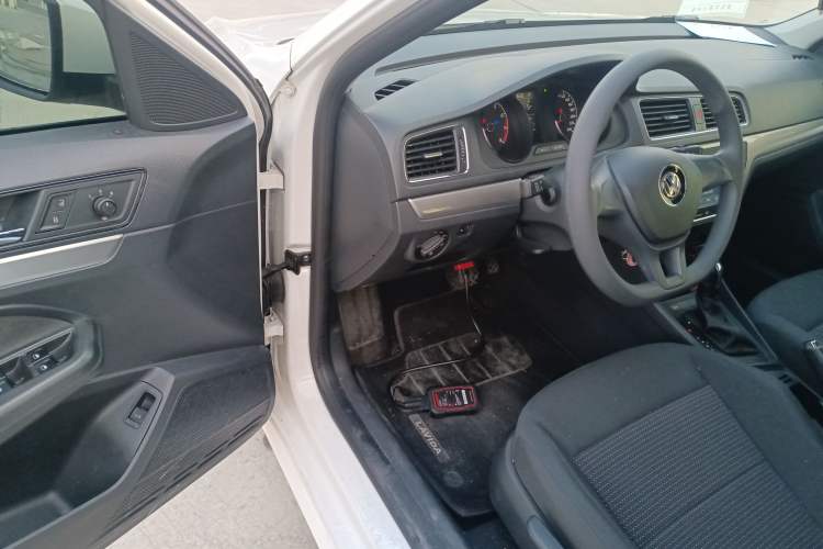 Used Volkswagen Lavida 2015 1.6L Automatic Fashion Edition
