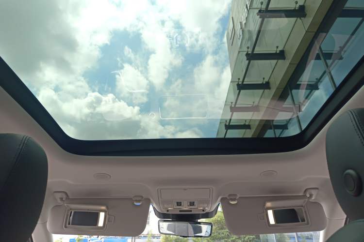 Used Land Rover Range Rover Evoque 2023 Aurora L 249 PS Luxury Edition