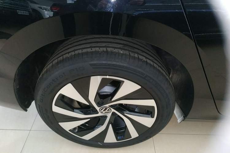 Used Volkswagen Passat 2025 Pro 380TSI Dragon Glory Edition
