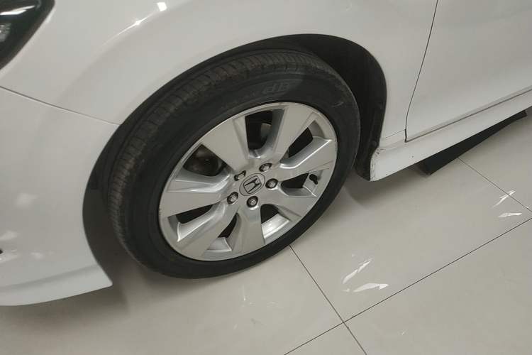 Used Honda Jade 2013 1.8L automatic Comfort version 5 seats
