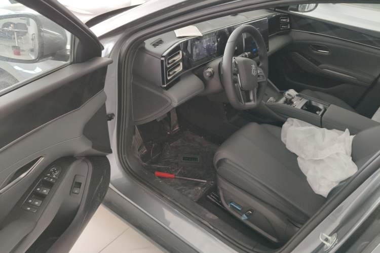 Used BYD Qin L 2025 DM-i Smart Drive 80KM Superior Model
