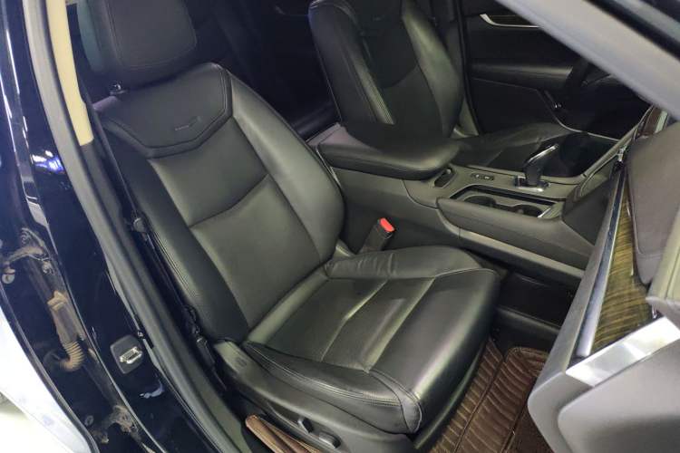 Used Cadillac XT5 2018 25T Luxury Model