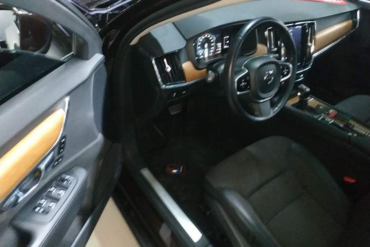 Used Volvo S90 2018 T4 Zhiyi Edition