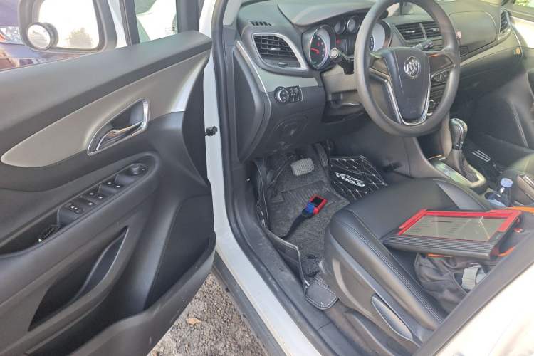 Used Buick Encore 2015 1.4T Automatic Two-Wheel Drive Urban Elite Version
